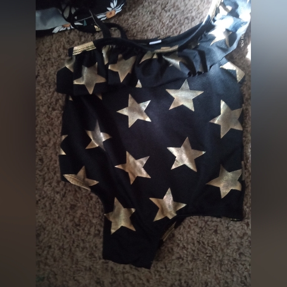 Girls 5/6 bundle shorts, and bathing suit - Picture 11 of 14